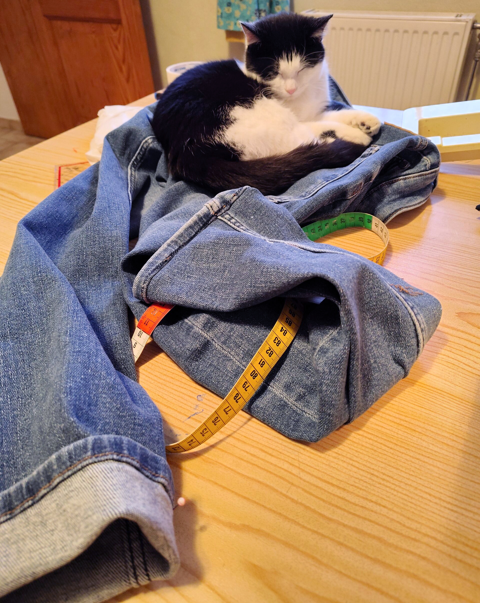 Raccourcir un jean en gardant le bord d&rsquo;origine